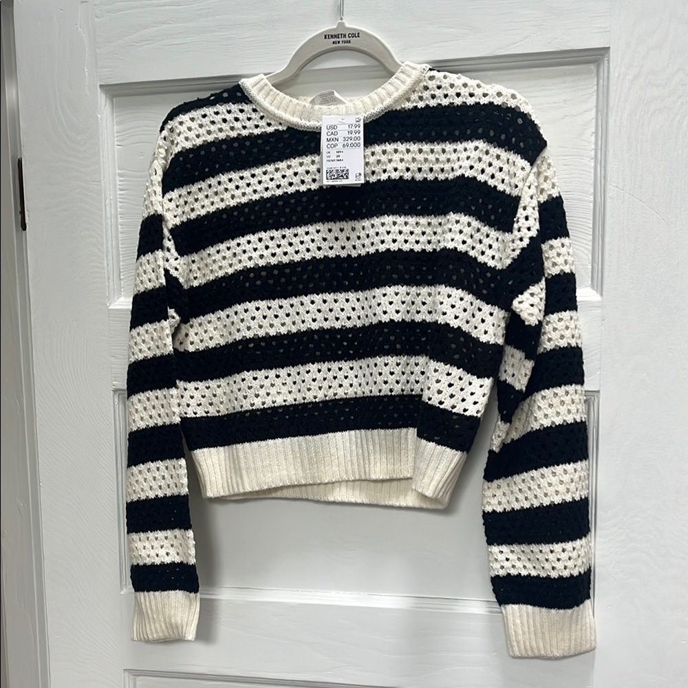H&M Black and White Striped Crew Neck Sweater. US 20. NWT